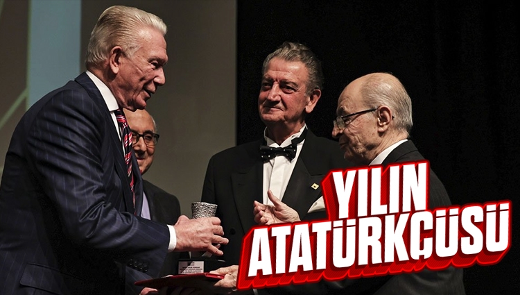 Uğur Dündar'a yılın Atatürkçüsü ödülü verildi
