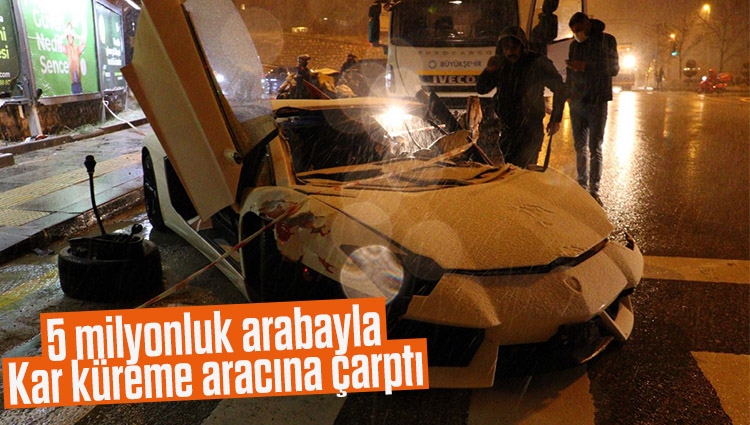 Ankara'da lüks otomobil kar küreme aracı ile motosiklete çarptı