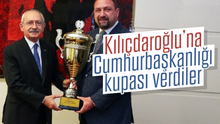 Kemal Kılıçdaroğlu'na Cumhurbaşkanlığı Kupası takdim edildi
