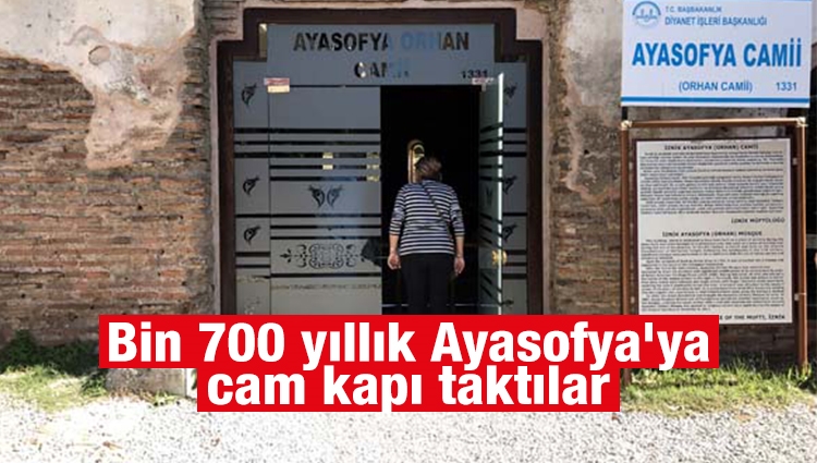 Rezalet! Bin 700 yıllık Ayasofya'ya cam kapı taktılar
