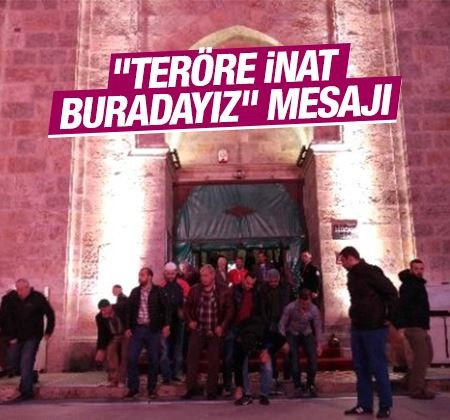 Teröre inat Bursalılar Ulu Cami'ye akın etti